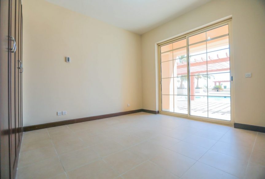 Three Bedroom Apartment in Bay La Sun (Marina Tower) with Direct Pool Access-big5