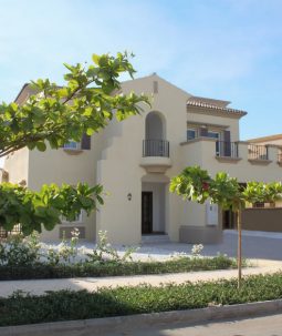 Luxurious Six Bedroom Villa in the Exclusive Royal Greens 